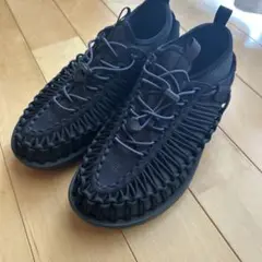 KEENキーンUNEEK 1018025（BLACK/BLACK）26cm