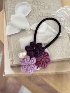 ハンドメイド♡毛糸で編んだ　ワンポイントに…ヘアゴム