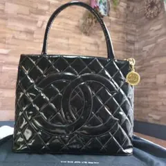 CHANEL復刻トートバッグ エナメルのサムネイル