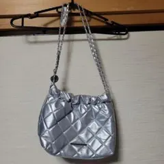 シルバー キルティング ハンドバッグ