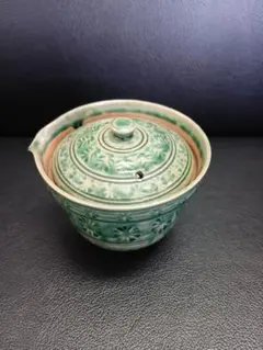 緑色陶器製花模様蓋付き香炉