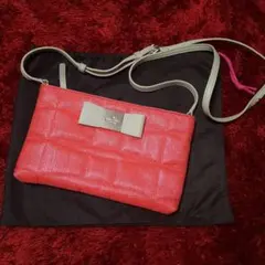 【kate spade】サーモンピンクのショルダーバッグ