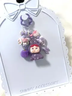 紫色のCRYBABY (クライベビー）付きチャーム