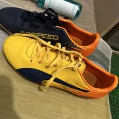 PUMA evospeed サッカースパイク 左右非対称カラー　25.5のサムネイル