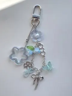 星フレーム×フラワー＆バタフライのゆめかわキーホルダー（ストラップ変更可）