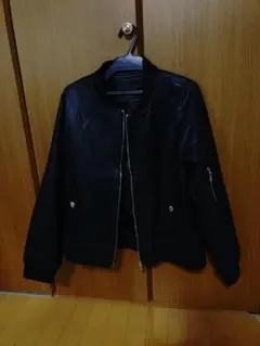 ブラックレザーボンバージャケット