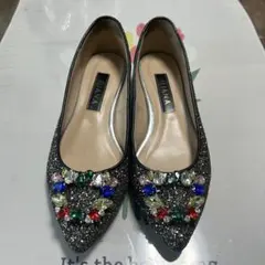 DIANA ビジュー付きフラットシューズ ブラック