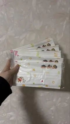 クレヨンしんちゃん　不織布マスク　個包装10枚　大人用