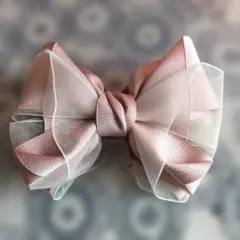 ピンクとオフホワイトのリボンヘアクリップ