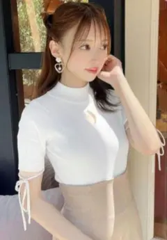 michell Macaronデコルテハイネックニットトップ胸元ダイヤカット