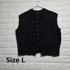 パール調飾りボタン付きニットベスト