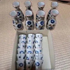 青い花模様の徳利8個とお猪口18個セット