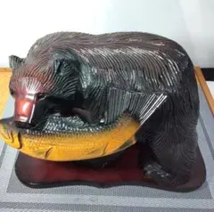 北海道産木製クマと魚の彫刻　台座付