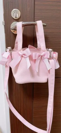 ピンク リボン付きハンドバッグ