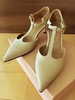 FABIO RUSCONI ベージュ ポインテッドトゥ ハイヒール