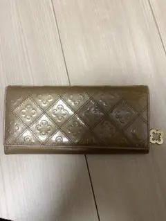 マリクレール　marie claireエンボス加工 ベージュ 長財布　パリスのサムネイル