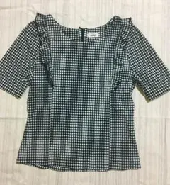 フリルブラウス