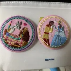 ディズニー　刺繍缶バッジビスケット