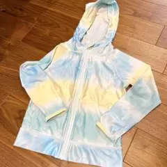 水色と黄色のラッシュガード