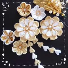 つまみ細工髪飾り 成人式 七五三 卒業式(金縁アイボリー白コンビ)