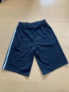adidas キッズ　ハーフパンツ ネイビー 3ストライプ