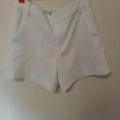 ADOREホワイト ショートパンツ フロントポケット付き