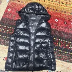 UNIQLO 黒 ダウンベスト Sサイズ