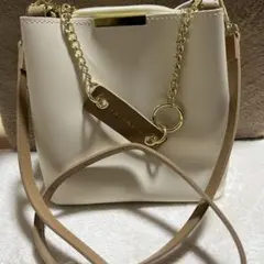 ホワイト ショルダーバッグ チェーン付き