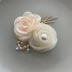 245 SALEハンドメイドコサージュ　卒園式入園式　アイボリー×パール