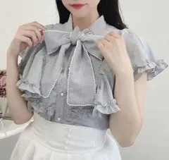 エブリン　フリルノースリーブブラウス