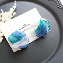 142* シフォンフラワー耳飾り(ブルー系) ピアス/イヤリング