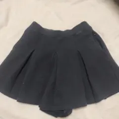 黒いプリーツスカート半ズボン
