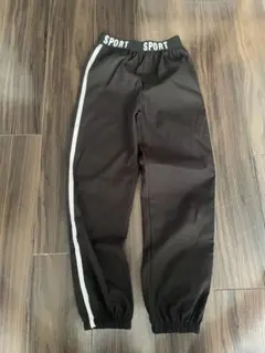 黒パンツ　150くらい