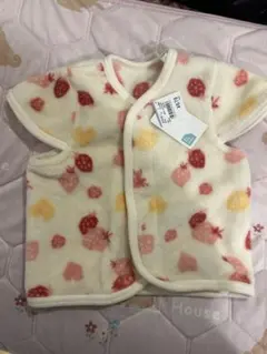 お値下げ中　新品未使用　スリーパー 80cm いちご柄　女の子　あったか　冬