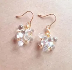 ファルファーレチェコビーズの小さな春ピアス　クリスタル