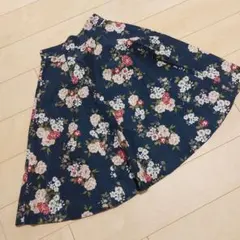 ジルバイジルスチュアート　花柄ネイビーフレアスカート Sのサムネイル