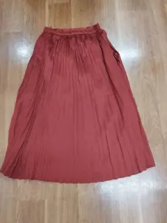GU 赤 プリーツスカート