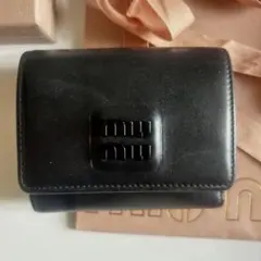 miumiu ソフティパデッド 三つ折り財布 黒のサムネイル