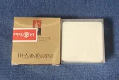 イヴ・サンローラン タンデソワ スポンジ 1000円(税抜)