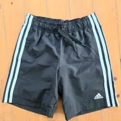 【未使用品】adidas 黒 3本ライン ハーフパンツ　140cm