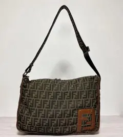 【美品】FENDI フェンディ メッセンジャーバッグ ズッカ柄 ビックFF ロゴのサムネイル