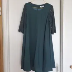 ダークグリーン Aライン ワンピース レース袖