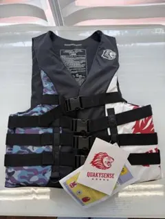 クエーキーセンスウエットスーツ　ライフジャケット2枚セット クエーキーセンスウエットスーツ ライフジャケット2枚セット - メルカリ