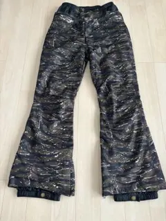 EDGE スノボウェア　スキーウェア　ズボン　9号　Mサイズ　迷彩柄