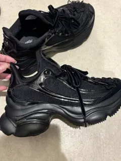 adidas スニーカー ブラック　オズヴィーナス