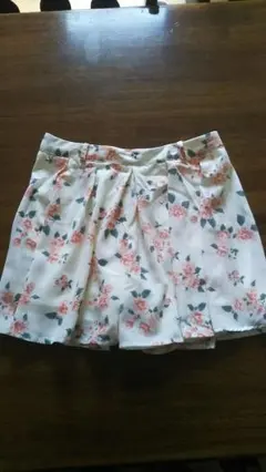 ミニフレアスカート 花柄【白】
