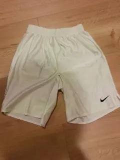 Nike ホワイト ショートパンツ M