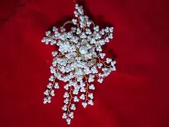 ビーズのフラワーブローチ、ブルーグレー