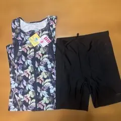 花柄タンクトップとショートパンツの水着セット