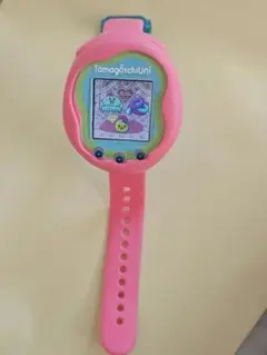たまごっちユニ　Tamagotchi Uni　ピンク　初代時計柄スキン Amazon | バンダイ(BANDAI) Tamagotchi Uni Pink 対象年齢 6才